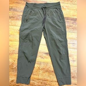 Athleta Trekkie North jogger size 12